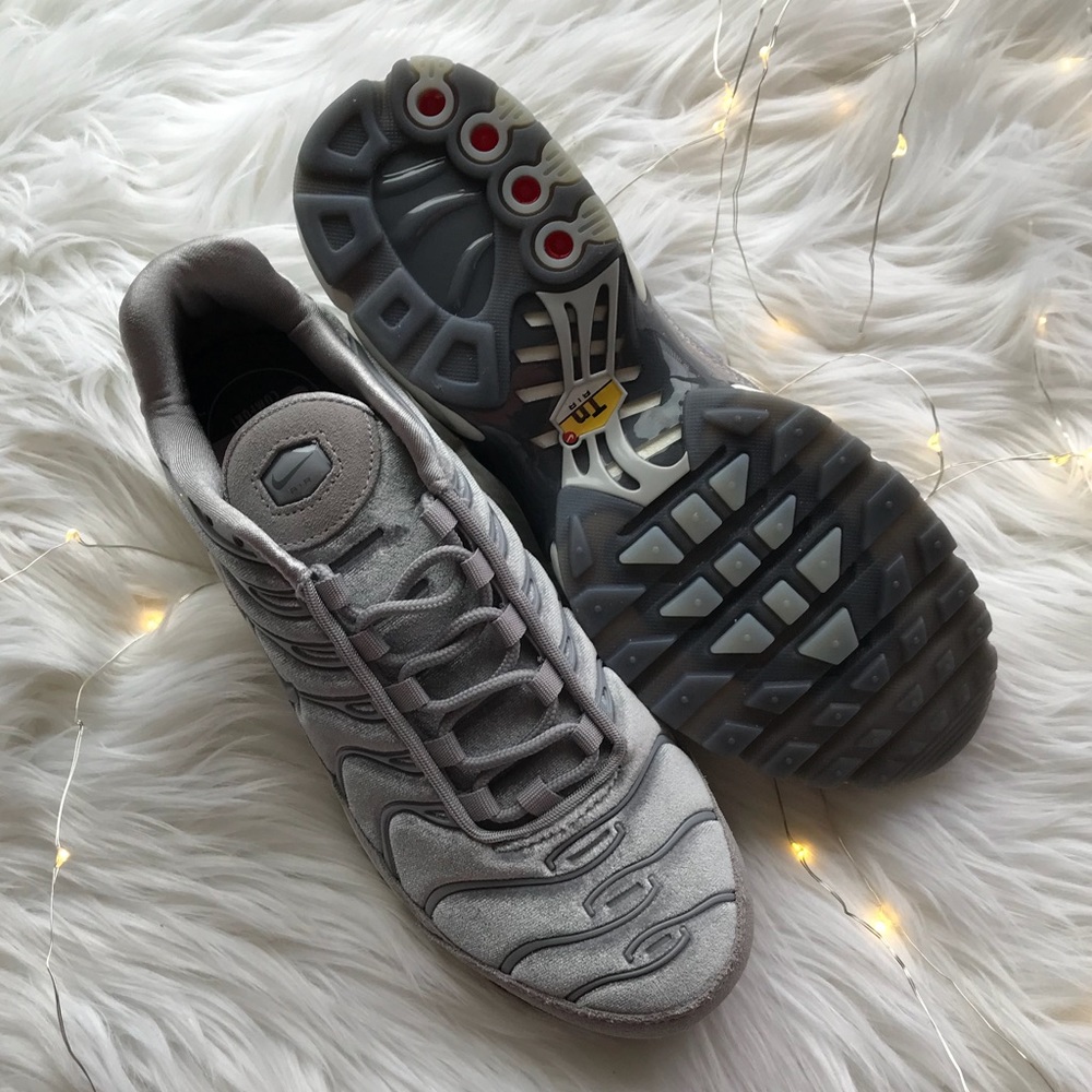 Nike Air Max Plus LX  velvet sneakers size 7.5 - Picture 6 of 8